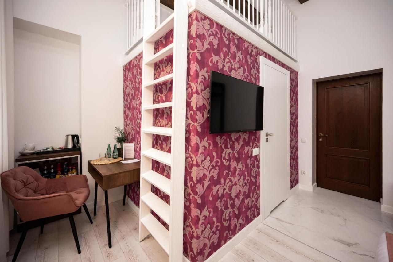 Hive Family House Hotel *