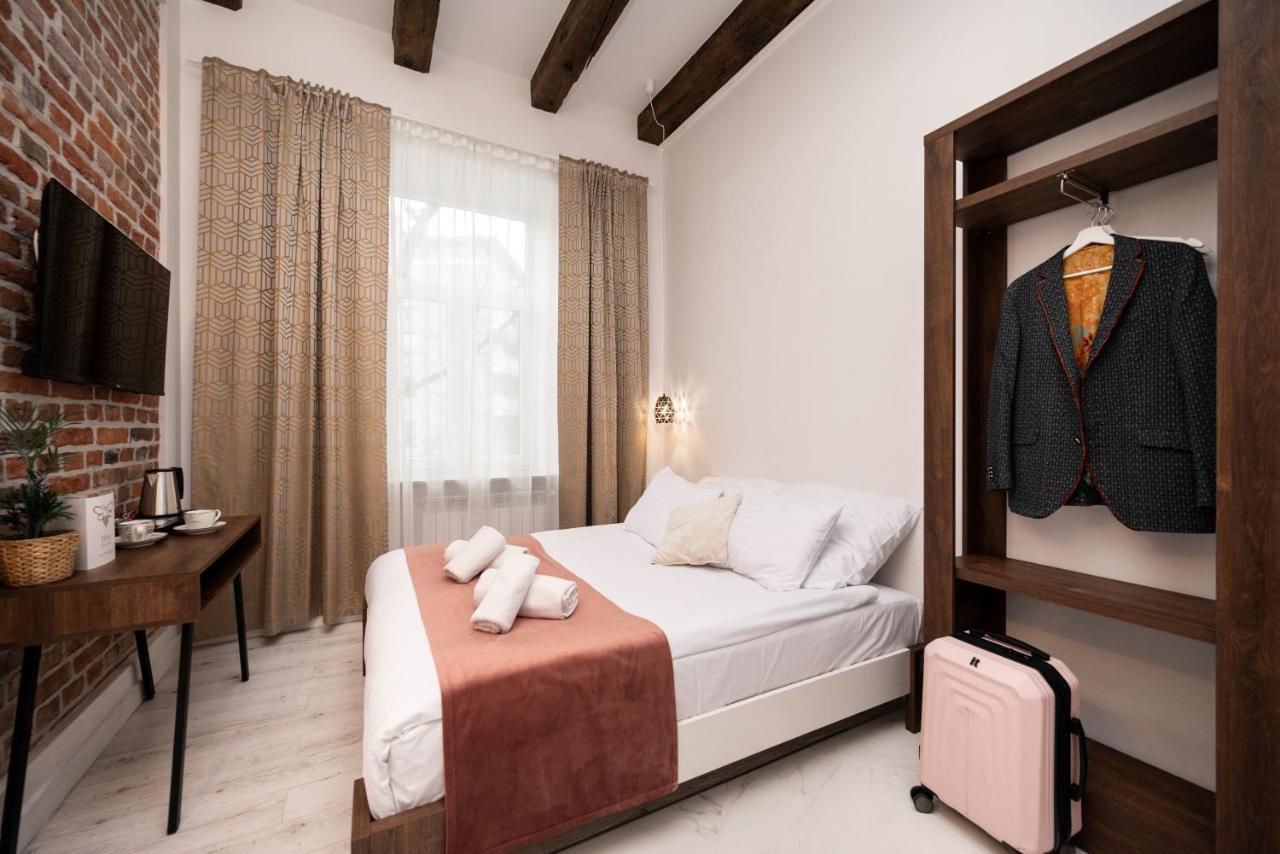 Hive Family House Hotel *