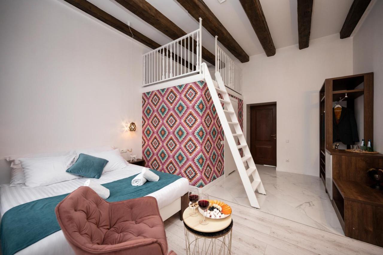 Hive Family House Hotel *