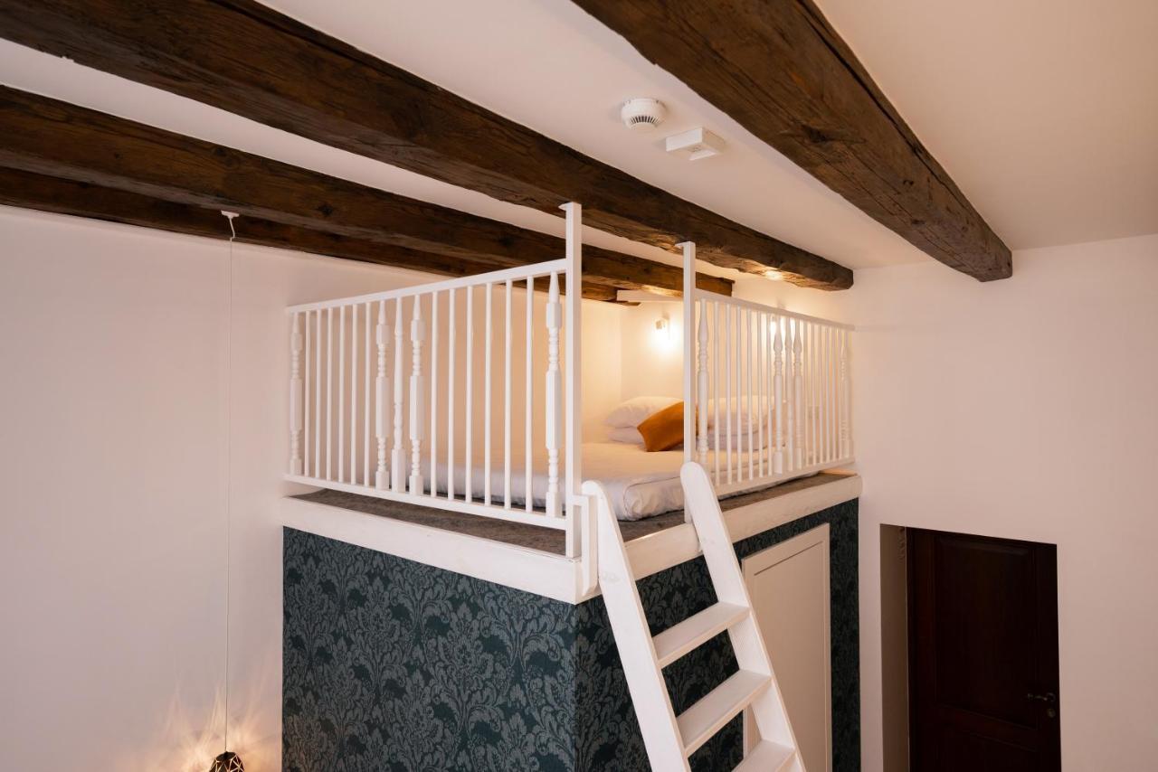 Hive Family House Hotel *