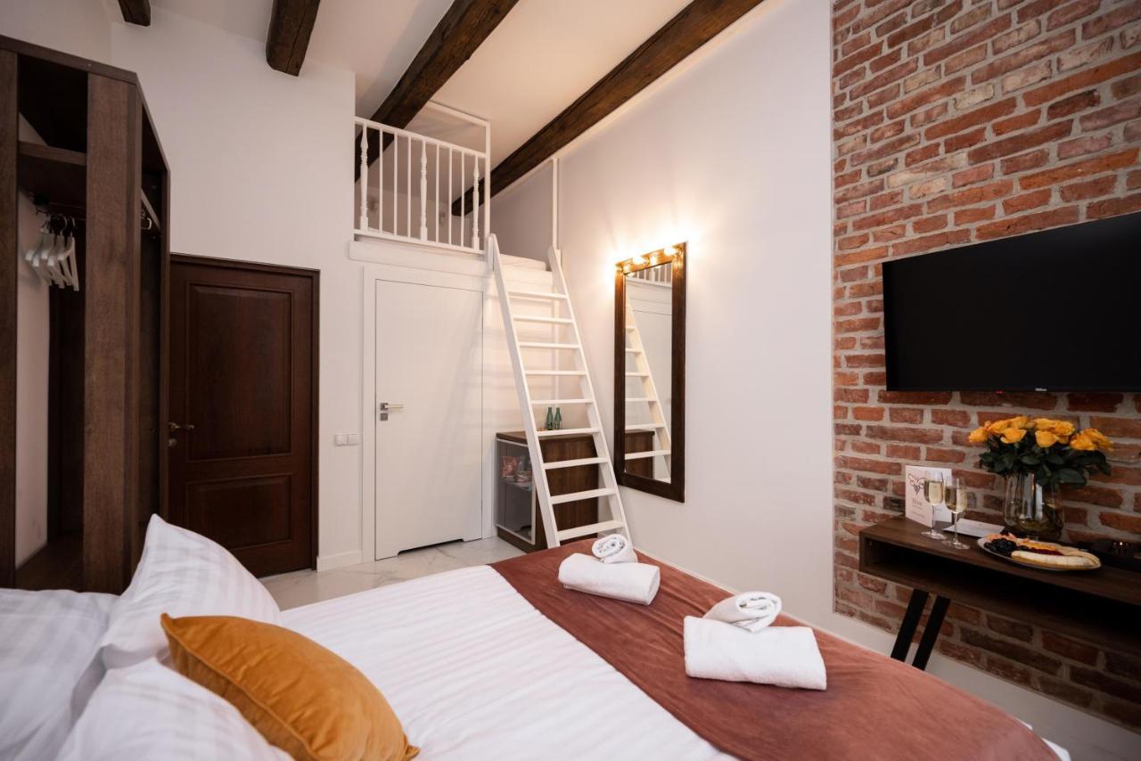 Hive Family House Hotell *